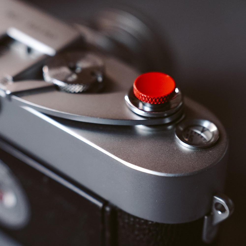 زر غالق كاميرا معدني عتيق الطر - مراجعة Fujifilm Camera X100Vi وسعره
